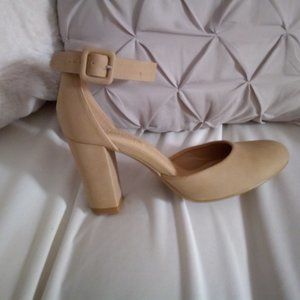 Mary Jane pumps